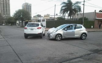 Nuevo choque y reclamo en barrio Sargento Cabral Nuevo choque y reclamo en barrio Sargento Cabral