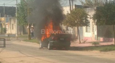 Se incendió un auto, y no fue el quemacoches Se incendió un auto, y no fue el quemacoches