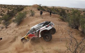 Peterhansel a un paso de conseguir su 13º título en el Dakar Peterhansel a un paso de conseguir su 13º título en el Dakar