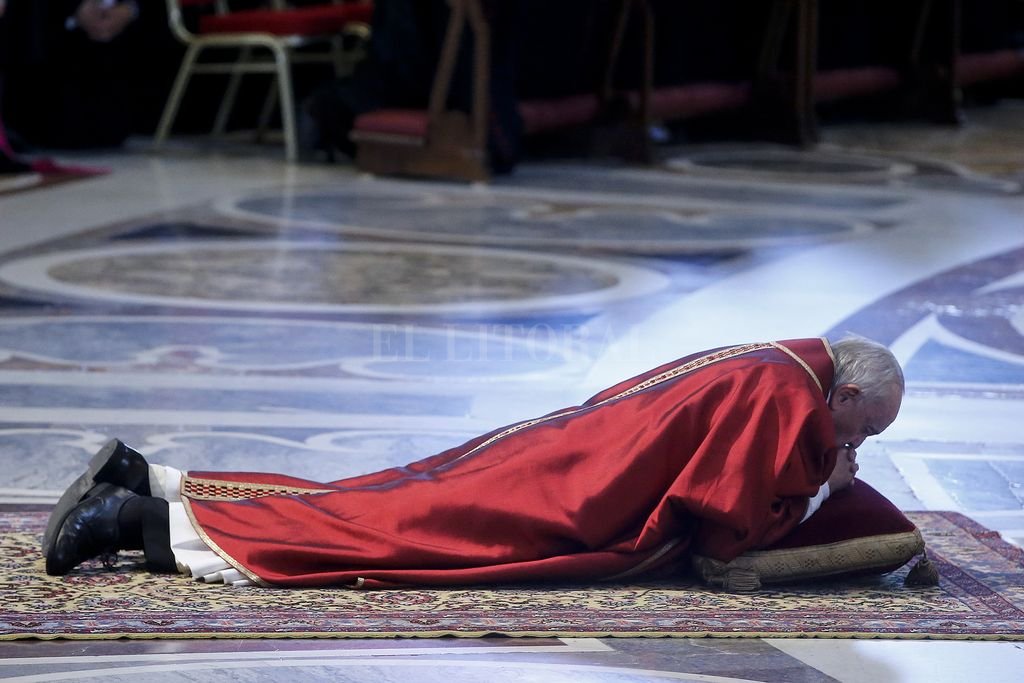 Papa Francisco lavó los pies a detenidos arrepentidos de la mafia