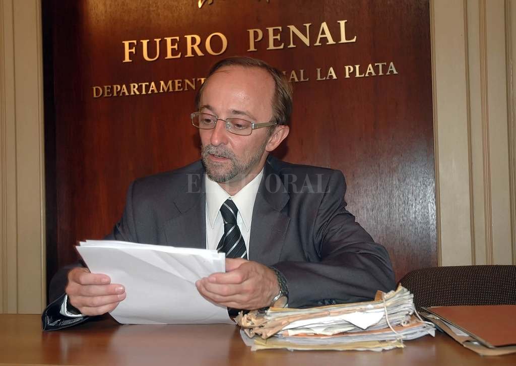 Gendarmería hace peritajes frente a la casa del fiscal Cartasegna