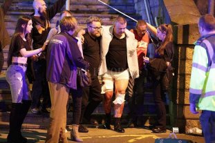 Explosiones y muertos en Manchester durante un recital Explosiones y muertos en Manchester durante un recital