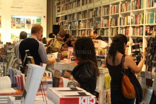 Libros sobre política y amor dominan el ranking de los más vendidos en la última semana Libros sobre política y amor dominan el ranking de los más vendidos en la última semana