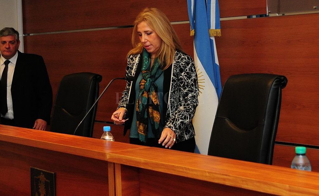 Un caso que estremeció a Esperanza Abuelo, abuela y tío, a juicio por abuso sexual - El pedido de penas lo adelantaron los fiscales en la audiencia preliminar realizada esta semana, a cargo de la jueza Sandra Valenti (foto). Abuelo, abuela y tío, a juicio por abuso sexual - El pedido de penas lo adelantaron los fiscales en la audiencia preliminar realizada esta semana, a cargo de la jueza Sandra Valenti (foto). -