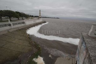 El río creció 1,50 metro pero aún está lejos del nivel de alerta El río creció 1,50 metro pero aún está lejos del nivel de alerta