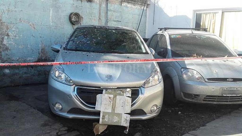 Apareció su auto robado con una macabra sorpresa Apareció su auto robado con una macabra sorpresa