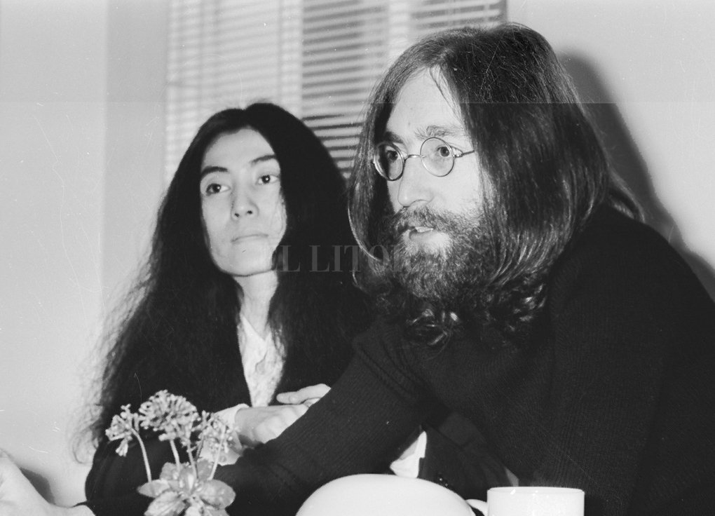 Reconocen a Yoko Ono como coautora de