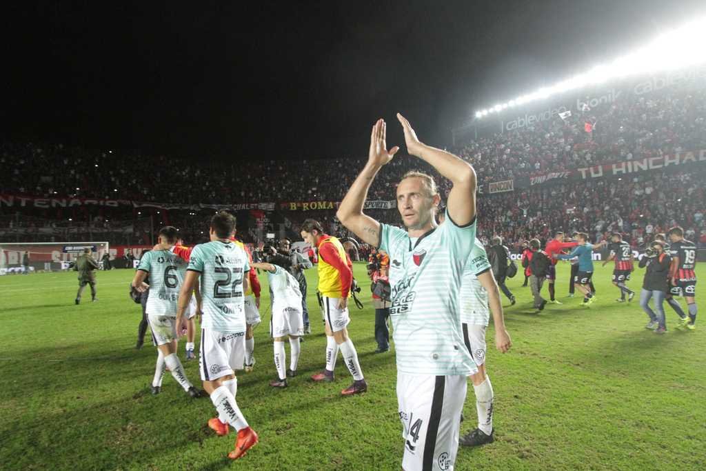 Defensa goleó al Decano y entra en la Sudamericana Defensa goleó al Decano y entra en la Sudamericana