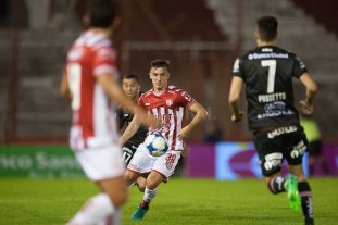 Iría Mauro Pittón de "4" y Blasi como zaguero Iría Mauro Pittón de "4" y Blasi como zaguero