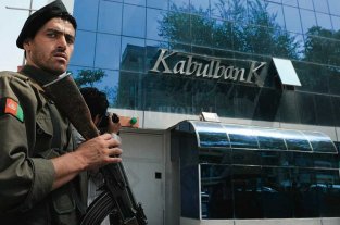 Atentado suicida en un banco de Afganistán Atentado suicida en un banco de Afganistán
