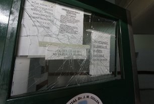 Prisión de 10 a 40 días por cualquier tipo de agresión en hospitales o sanatorios Prisión de 10 a 40 días por cualquier tipo de agresión en hospitales o sanatorios