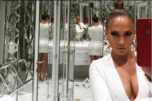 Jennifer Lopez mostró sus abdominales y sus fans se dieron cuenta de un pequeño detalle Jennifer Lopez mostró sus abdominales y sus fans se dieron cuenta de un pequeño detalle