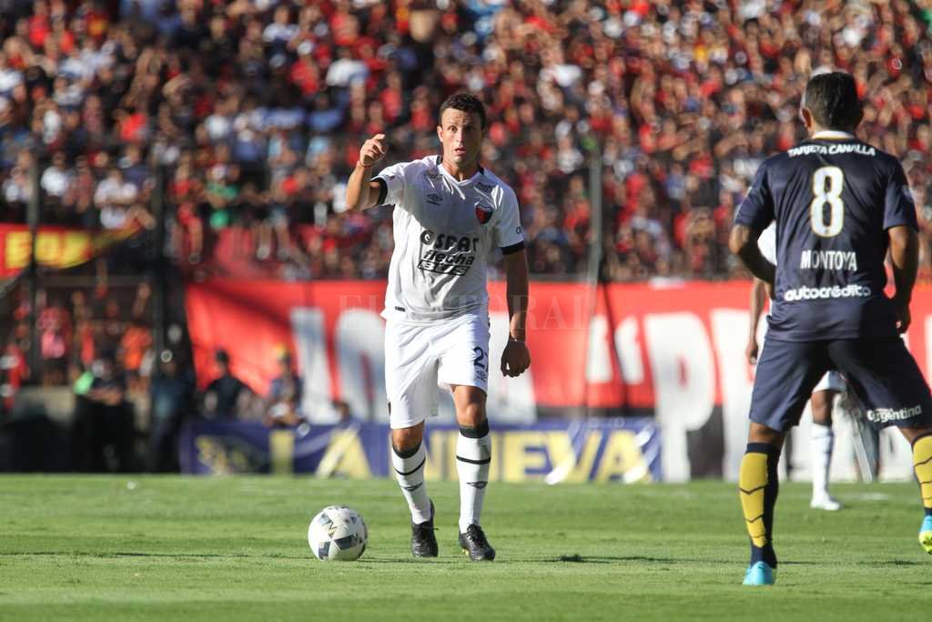 Domínguez no confirmó el once titular Ledesma sí, Poblete no - Pelota al pie, cabeza levantada. Toda la jerarquía de Pablo Ledesma al servicio de Colón: en el último capítulo de la temporada, el ex Boca vuelve contra River. Ledesma sí, Poblete no - Pelota al pie, cabeza levantada. Toda la jerarquía de Pablo Ledesma al servicio de Colón: en el último capítulo de la temporada, el ex Boca vuelve contra River. -