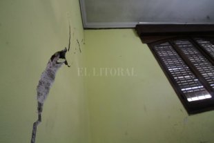 Aparecen nuevas rajaduras en dos casas de calle Dorrego, en Candioti Aparecen nuevas rajaduras en dos casas de calle Dorrego, en Candioti