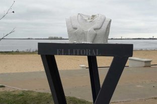 Rompieron el busto de Ana Frank en la Costanera Rompieron el busto de Ana Frank en la Costanera