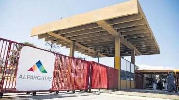 Alpargatas licenció a más de 1.300 empleados Alpargatas licenció a más de 1.300 empleados
