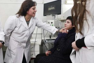 Con una impresora 3D reconstruyeron una tráquea y la implantaron en una mujer Con una impresora 3D reconstruyeron una tráquea y la implantaron en una mujer