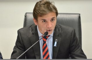 Pignata: "Corral tiene que decidirse entre Macri y Santa Fe" Pignata: "Corral tiene que decidirse entre Macri y Santa Fe"