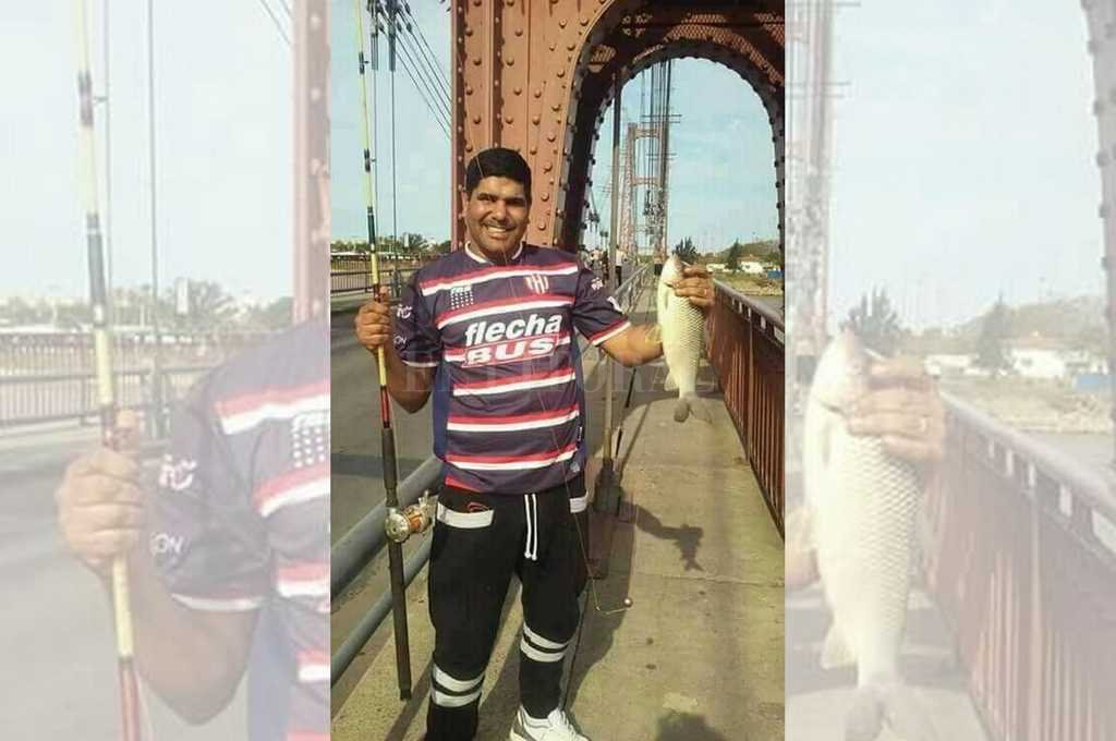 En Villa Hipódromo Piden justicia por un crimen oculto - Maximiliano era padre de tres niños y trabajaba en una inmobiliaria céntrica. Lo asesinaron de tres tiros (dos en la cabeza y el restante en la espalda). No hay detenidos. Piden justicia por un crimen oculto - Maximiliano era padre de tres niños y trabajaba en una inmobiliaria céntrica. Lo asesinaron de tres tiros (dos en la cabeza y el restante en la espalda). No hay detenidos. -