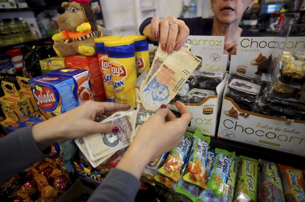 Una familia tipo necesitó $ 14.811 para no ser pobre — INDEC