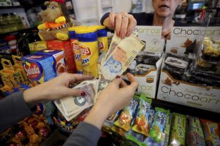Una familia tipo necesitó en junio ingresos por casi 15 mil pesos para no ser pobre Una familia tipo necesitó en junio ingresos por casi 15 mil pesos para no ser pobre