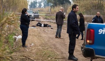 Asesinan a una travesti de cinco balazos en un camino rural de Pérez Asesinan a una travesti de cinco balazos en un camino rural de Pérez