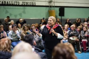 Carrió volvió a condicionar la llegada de inversiones a una victoria de Cambiemos Carrió volvió a condicionar la llegada de inversiones a una victoria de Cambiemos