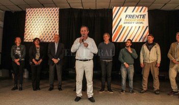 Multitudinario lanzamiento de la lista de Colombo y Medús Multitudinario lanzamiento de la lista de Colombo y Medús