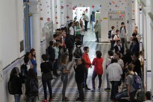Entregan becas a estudiantes secundarios de la ciudad de Santa Fe Entregan becas a estudiantes secundarios de la ciudad de Santa Fe
