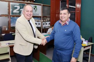 El Presidente de la Confederación de Cooperadoras Escolares reciente egresado de la Universidad Siglo 21 El Presidente de la Confederación de Cooperadoras Escolares reciente egresado de la Universidad Siglo 21
