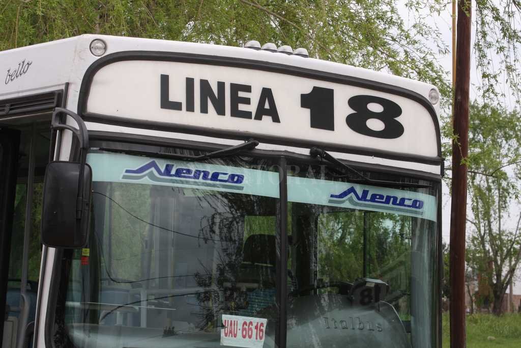 En 9 de Julio y Eva Perón Agredieron a un colectivero en pleno centro de Santa Fe - El chofer de la Línea 18 fue asistido en el Cullen por un corte en la cabeza Agredieron a un colectivero en pleno centro de Santa Fe - El chofer de la Línea 18 fue asistido en el Cullen por un corte en la cabeza -
