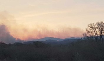 Impactantes imágenes de un incendio en las sierras de Córdoba Impactantes imágenes de un incendio en las sierras de Córdoba