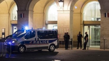 Un hombre con una pistola falsa puso en alerta a la policía francesa Un hombre con una pistola falsa puso en alerta a la policía francesa