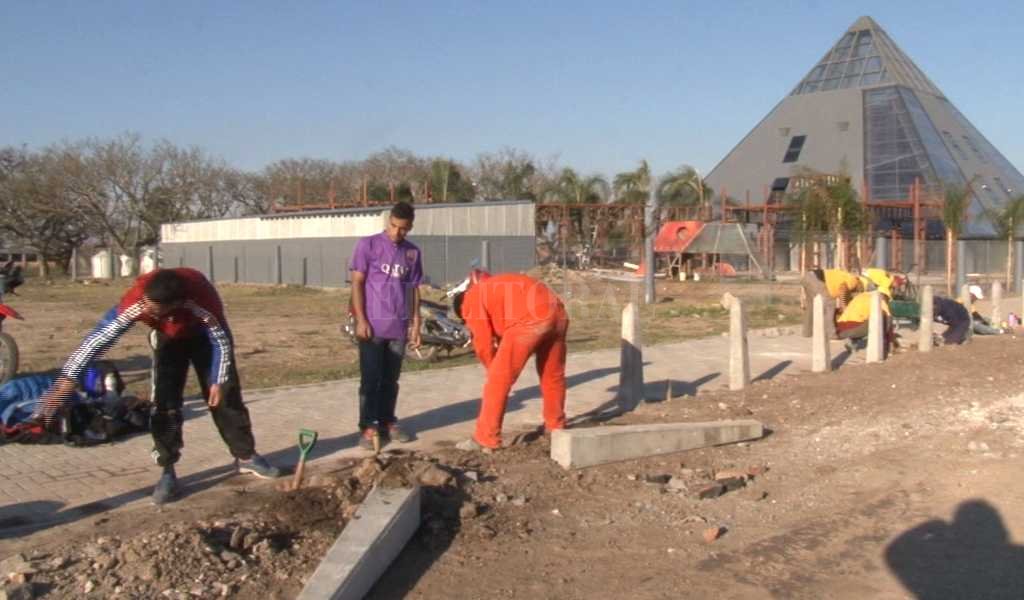 A la vera de la Ruta Nacional 168 Boliches: trabajan en obras de acceso e infraestructura - Boliches: trabajan en obras de acceso e infraestructura - -