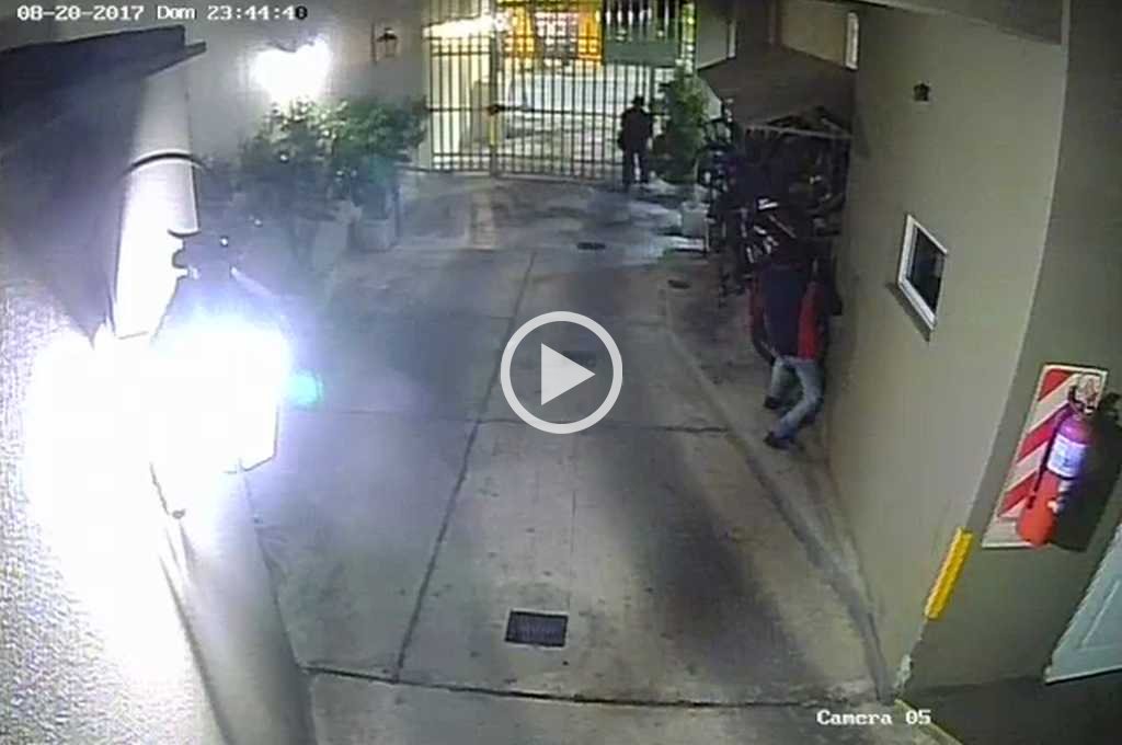 Dos veces en apenas seis días Video: así roban bicicletas de un edificio del centro de Santa Fe - Video: así roban bicicletas de un edificio del centro de Santa Fe - -