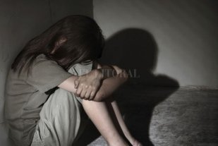 Se investiga a 3 jóvenes acusados de violar a su prima desde que tenía 8 años Se investiga a 3 jóvenes acusados de violar a su prima desde que tenía 8 años
