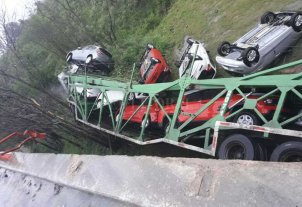 Impactante vuelco en la autopista Santa Fe - Rosario Impactante vuelco en la autopista Santa Fe - Rosario