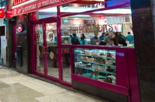 Siete falsos policías robaron en una tradicional pizzería de la ciudad de Buenos Aires Siete falsos policías robaron en una tradicional pizzería de la ciudad de Buenos Aires
