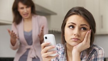 Creó una aplicación que bloquea el celular de su hijo hasta que le contesta sus mensajes y llamadas Creó una aplicación que bloquea el celular de su hijo hasta que le contesta sus mensajes y llamadas