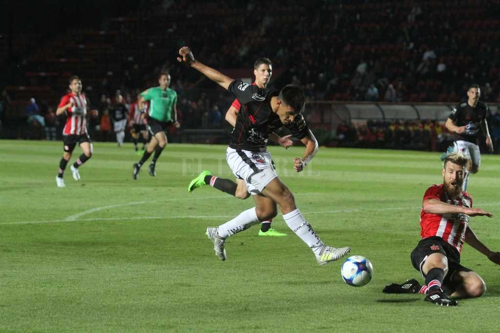 Colón derrotó 3 a 1 a Defensa y Justicia y sigue invicto Colón derrotó 3 a 1 a Defensa y Justicia y sigue invicto