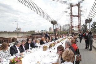 Almuerzo en el Puente Colgante a beneficio del hospital Alassia Almuerzo en el Puente Colgante a beneficio del hospital Alassia