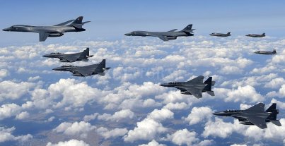 Bombarderos de EEUU sobrevolaron aguas al este de Corea del Norte Bombarderos de EEUU sobrevolaron aguas al este de Corea del Norte