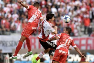 River no supo ganarlo y se quedó sin la punta de la Superliga River no supo ganarlo y se quedó sin la punta de la Superliga