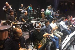 Video: Los Palmeras tocan "La suavecita" con la Filarmónica de Santa Fe Video: Los Palmeras tocan "La suavecita" con la Filarmónica de Santa Fe