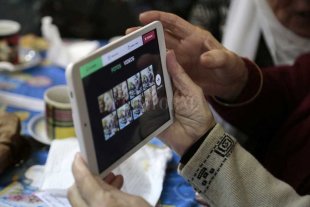 Comienza la entrega de tablets a adultos mayores Comienza la entrega de tablets a adultos mayores