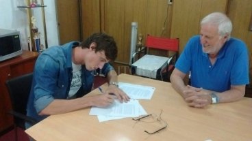 Germán Conti firmó su nuevo contrato con Colón Germán Conti firmó su nuevo contrato con Colón