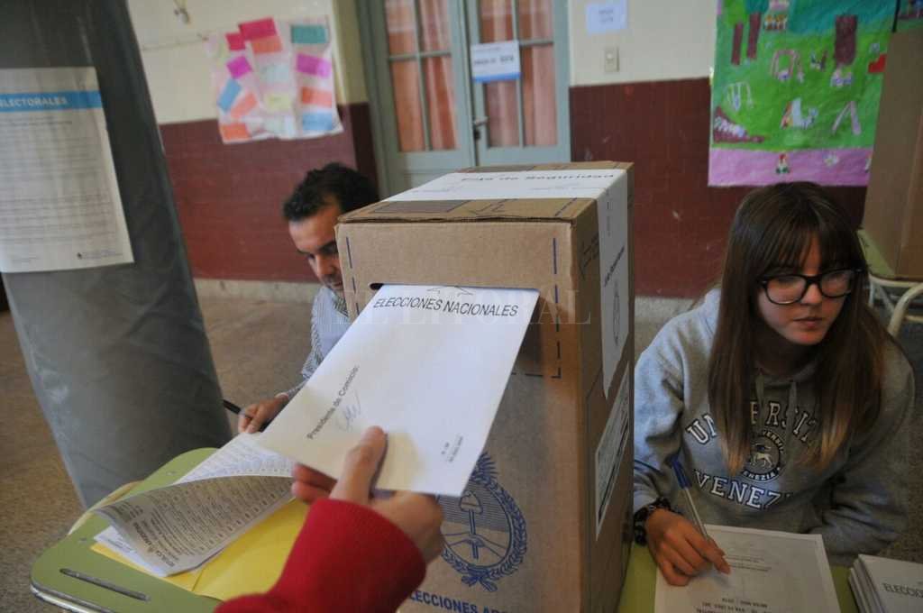 Comicios de medio término Se desarrollan las elecciones legislativas en Argentina - Se desarrollan las elecciones legislativas en Argentina - -