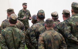 Alemania expulsó a 18 personas del Ejército por extremismo de derecha Alemania expulsó a 18 personas del Ejército por extremismo de derecha