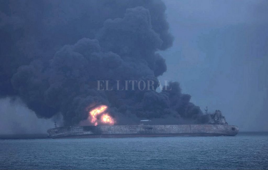 China busca 32 desaparecidos tras colisionar dos barcos en la costa oriental