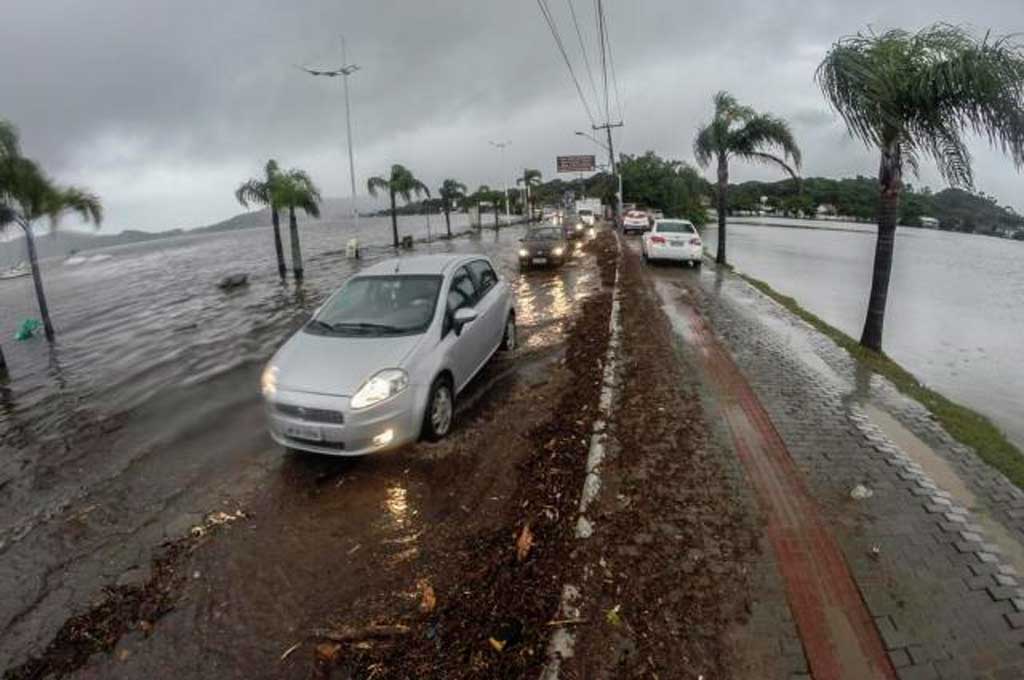 Florianópolis azotada por la peor tormenta en años
